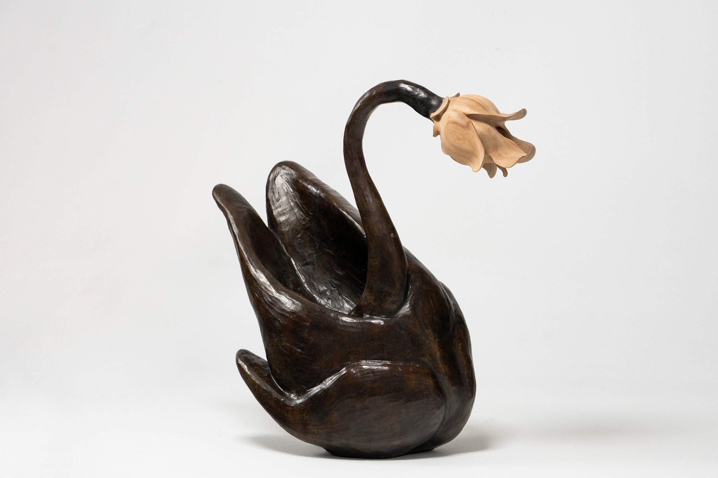 EVERARD READ, ATANG TSHIKARE, PABALA (2024), BRONZE AND WOOD, ED OF 12, 59 x 25 x 65cm 2(PHOTOGRAPHER LAUREN MULLIGAN)