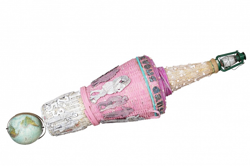 THONTON KABEYA, MISSILE BLUES 1
2025, WALNUT POWDER, CHALK PAINT, ACRYLIC, WOOD, ROPE, METALLIC WIRE, RAFIA FABRIC, PLASTIC GLOBE AND NEWSPAPER INK ON WOVEN BASKET